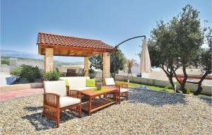 2 Bedroom Lovely Apartment In Posedarje 