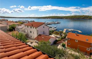 Cozy Apartment In Barbat-Rab With House Sea View 