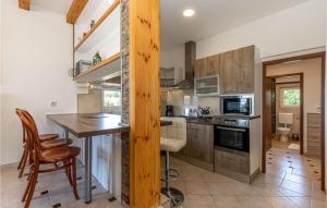 Beautiful Home In Smrika With Wifi 