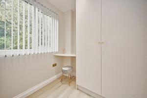 The Falcons NestEnsuite Self Check In And Out Luton Airport