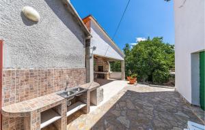 2 Bedroom Awesome Apartment In Marina