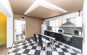 2 Bedroom Awesome Apartment In Marina