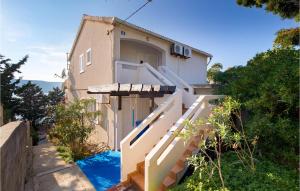 Awesome Apartment In Stara Novalja With Kitchen 