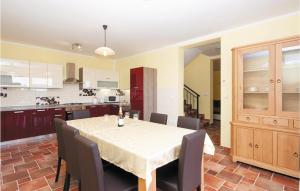 4 Bedroom Lovely Home In Supetarska Draga 