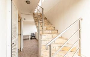 Beautiful Apartment In Nin With Wi-Fi