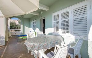 Gorgeous Apartment In Stara Novalja