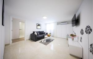 Beautiful Apartment In Zadar 