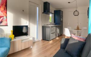 2 Bedroom Cozy Home In Heinkenszand