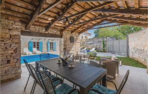 Four-Bedroom Holiday Home In Kringa