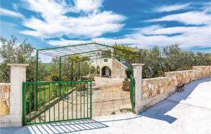 Three-Bedroom Apartment In Slivnica