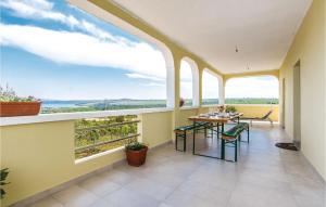 Three-Bedroom Apartment In Slivnica