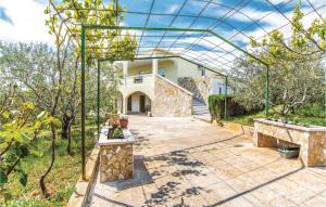 Three-Bedroom Apartment In Slivnica