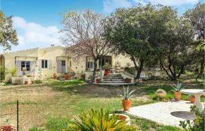 Maisons de vacances Nice Home In Venasque With Kitchen : photos des chambres