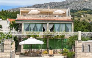 2 Bedroom Nice Apartment In Dugi Rat