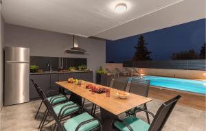 Nice Home In Fazana With House Sea View 