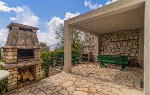 2 Bedroom Cozy Apartment In Jadranovo 