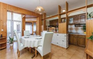 2 Bedroom Nice Apartment In Duce 