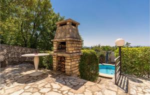 2 Bedroom Cozy Apartment In Jadranovo