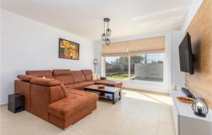 3 Bedroom Beautiful Home In Segotici