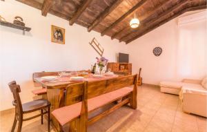 4 Bedroom Stunning Home In Polaca 