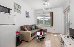 1 Bedroom Awesome Apartment In Vrh 