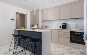 3 Bedroom Cozy Apartment In Malinska