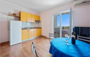 1 Bedroom Gorgeous Apartment In Murter 