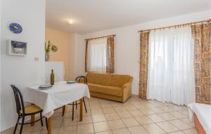 Beautiful Apartment In Rasopasno