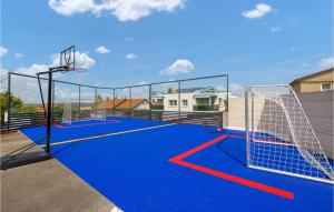 1 Bedroom Awesome Apartment In Vrh 