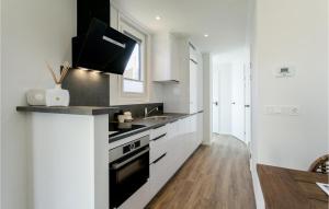 Nice Home In Voorthuizen With Wifi