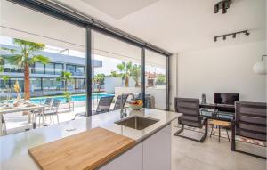 Lovely Apartment In Mar De Cristal