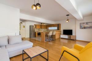 Ideal Maisonette next to Kallimarmaro Stadium