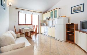 2 Bedroom Awesome Apartment In Barbat