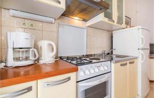 2 Bedroom Awesome Apartment In Barbat 