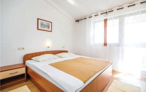2 Bedroom Awesome Apartment In Barbat 