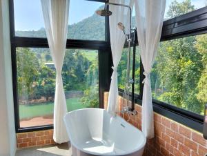 Kiree River Hotel โรงแรมคิรีริเวอร์