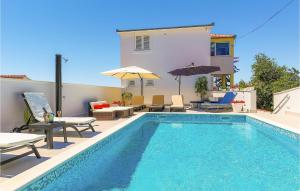 Gorgeous Apartment In Okrug Gornji