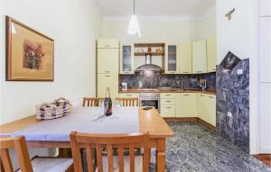 Lovely Apartment In Pula With Kitchen