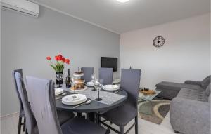 2 Bedroom Gorgeous Home In Dramalj