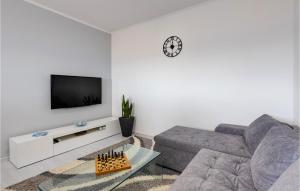 2 Bedroom Gorgeous Home In Dramalj