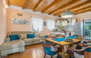 Lovely Home In Lakmartin 