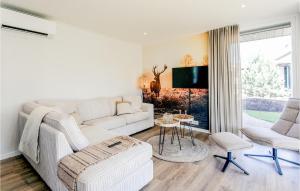 Nice Home In Voorthuizen With Wifi