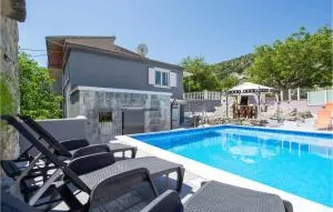 Amazing Home In Srinjine With Jacuzzi - Srinjine