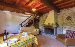 Gorgeous Apartment In Casoli Lu