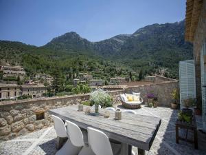 Stylish holiday home with Deia views