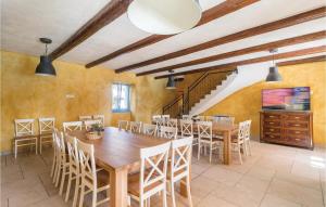 9 Bedroom Lovely Home In Bokordici 