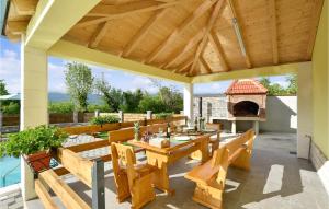 4 Bedroom Gorgeous Home In Hrvace