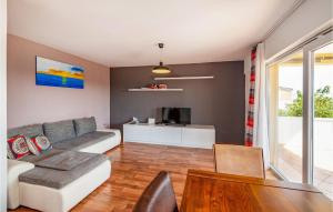 Beautiful Home In Posedarje With Wifi 