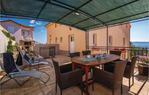 Nice Apartment In Kostrena With Jacuzzi 