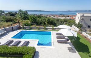 Amazing Home In Kastel Kambelovac